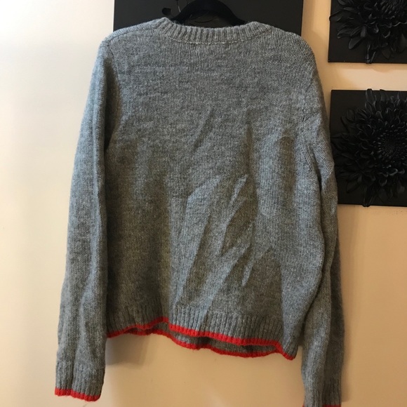 Ellen Tracy grey sweater with red detailing - Picture 6 of 7